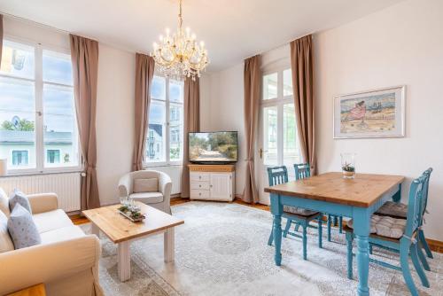 Two-Bedroom Apartment with Shower  image 6