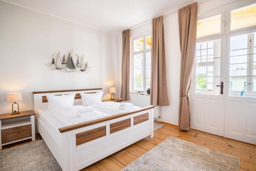 Two-Bedroom Apartment with Shower  image 3