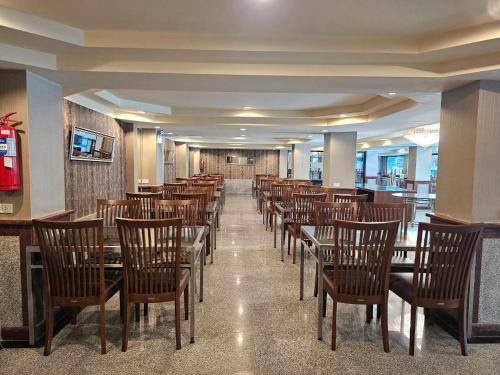 Restaurant, Boutique Bravo Hotel near Rasputin