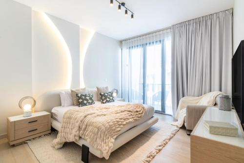 Stunning Palm Villa with Rooftop Garden, Resort Style Pool and Beach by Exclusive Holiday Homes, Dubaj (zdjęcie 5)