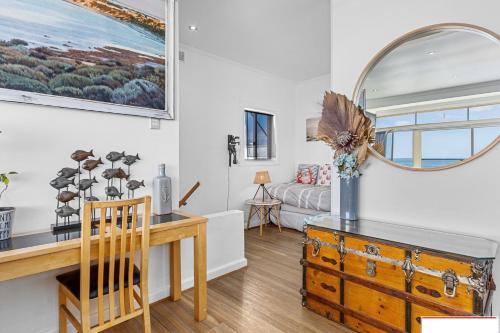 crystal blue apartment in Port Vincent