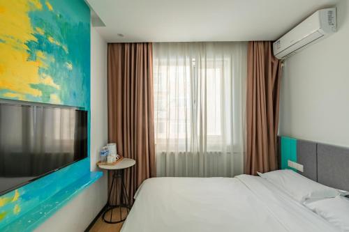 Happy Dragon Alley Hotel-In the city center with big window&free coffe, Fluent English speaking,Tourist attractions ticket service&food recommendation,Near Tian Anmen Forbiddencity,Near Lama temple,Easy to walk to NanluoAlley&Shichahai