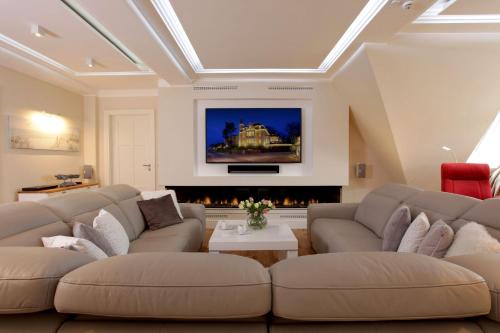 Four-Bedroom Apartment with Balcony