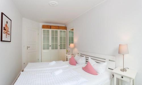 One-Bedroom Apartment with Balcony image 7