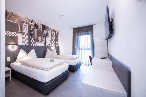 2 twin beds