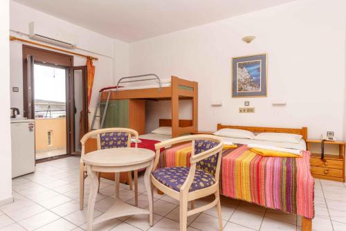 Alexander Beach Hotel - image 12