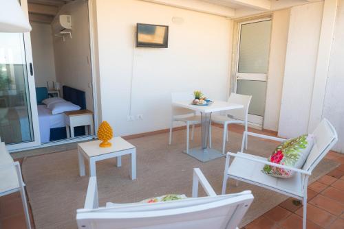 Double Room with Terrace image 2