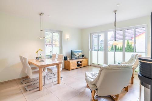 gemütliches Ferienhaus für 4 Personen mit Kamin in ruhiger Lage (gemutliches Ferienhaus fur 4 Personen mit Kamin in ruhiger Lage) in كورسواندت