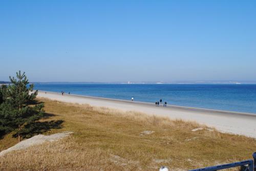 Panorama-Meerblick in der Villa Atlantic mit Strandkorb am Strand