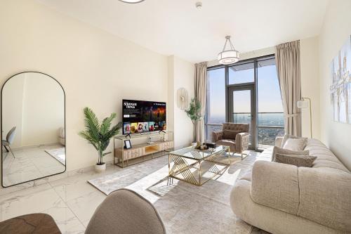 Visionary Vista: 2BR Al Habtoor City, Dubaj