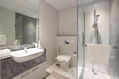 Visionary Vista: 2BR Al Habtoor City, Dubai (Foto 5)