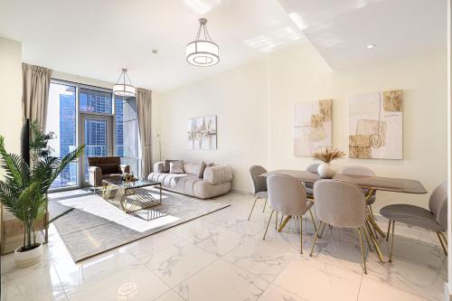 Visionary Vista: 2BR Al Habtoor City, Dubai (Foto 10)