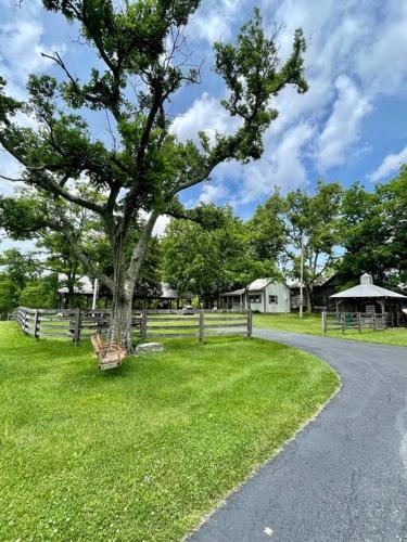 Bourbon Trail Cabin on the Farm in Lorensburga (KY)