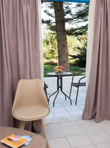Triple Room with Garden View image 2