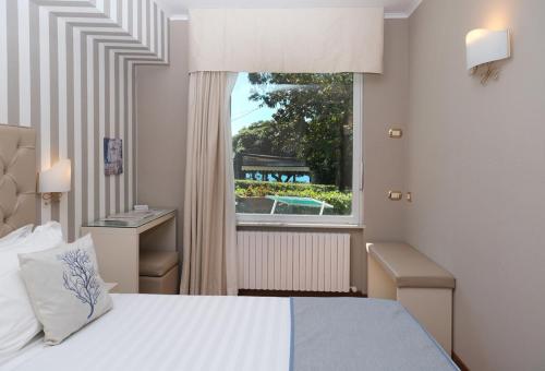 Double or Twin Room with Sea View and Beach Access