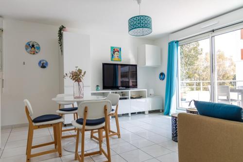 المرافق, appartement résidence riviera avec piscine (appartement residence riviera avec piscine) in Le Lavandou City Center