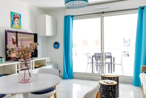 appartement résidence riviera avec piscine (appartement residence riviera avec piscine) in Le Lavandou City Center