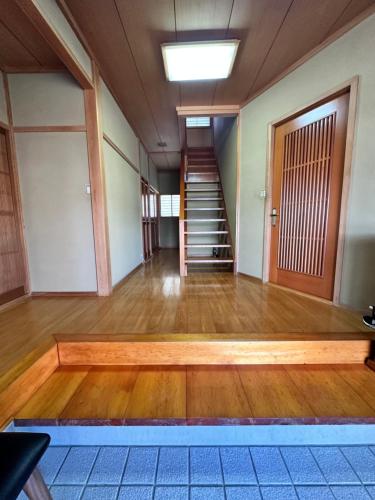 吉祥莊位于高山市内 有一千平方的园林 可远眺日本的阿尔卑斯山脉 四季景色绝佳 可接待9人入住 免费停车, Takayama (foto 7)