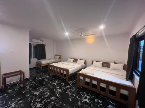 ANAND Beach Guesthouse by Moonrocks