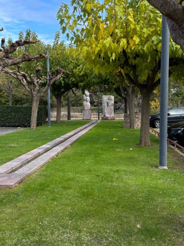 Spēļu laukums, L'Incarnat in Caunes-Minervois