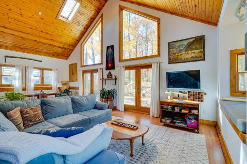 Delaware Wooded River Retreat with Views and More in Delaware, USA