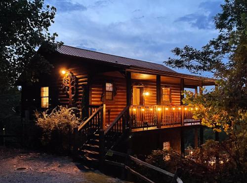 Rustic Cabin, Fire Pit with HotTub, Mountain Views, Peaceful Location