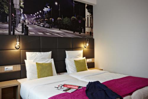 2 twin beds