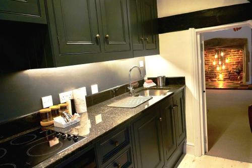 Epic Location, Views & Large Private Terrace, Виндзор (фото 7)