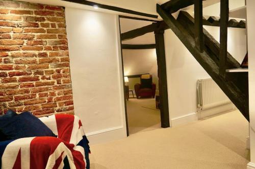 Epic Location, Views & Large Private Terrace, Виндзор (фото 9)