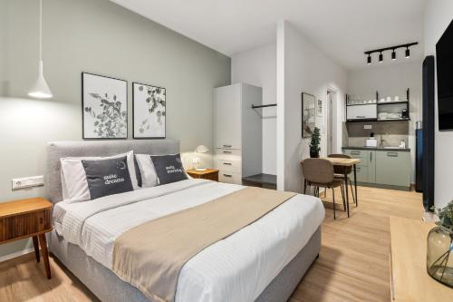 Limehome Athens Solonos City Center in Atene