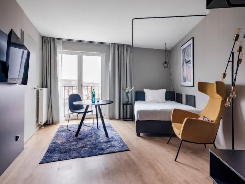 Medium Studio with Kitchenette - Single Bed, Lift Access