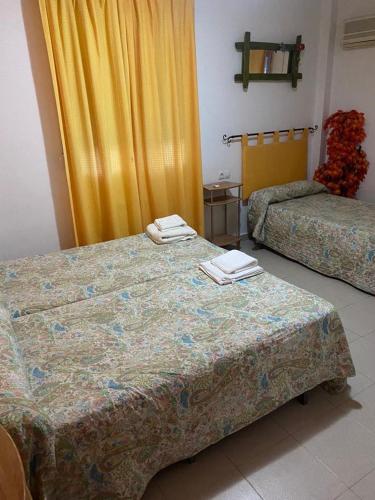 3 twin beds