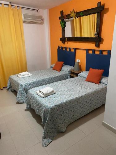 2 twin beds