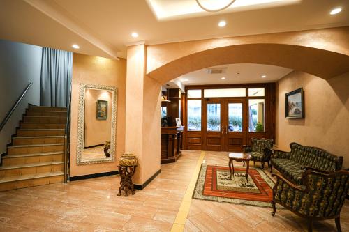 Hotel Majestic - image 11