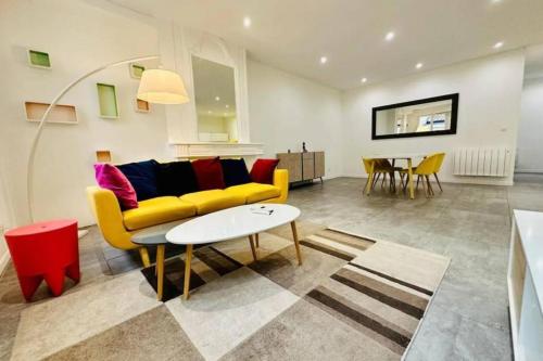 Remarkable 2-Bed Apartment in Bordeaux, Bordeaux