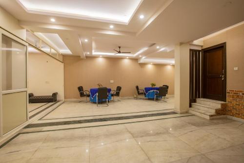 Banquet hall, Hotel The Sunrise View in Noida