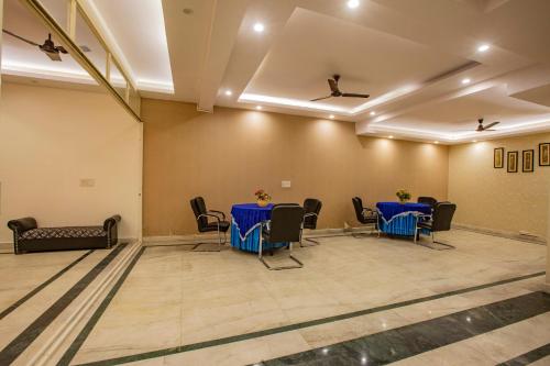 Banquet hall, Hotel The Sunrise View in Noida