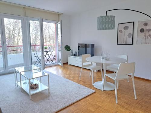 Pink Flat by Quokka 360 - close to the Italian border, Chiasso (photo 9)