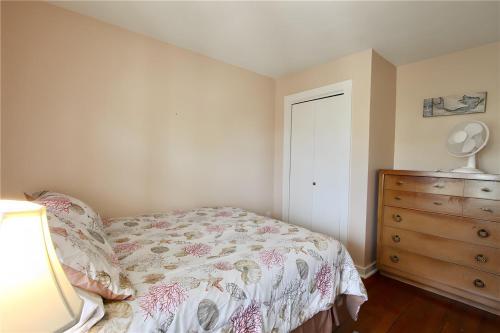 Mariner House, 3 units at First Beach close to downtown Newport in Middletown, USA