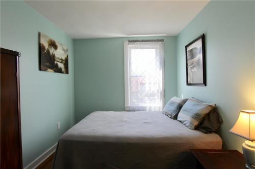 Mariner House, 3 units at First Beach close to downtown Newport in Middletown, USA