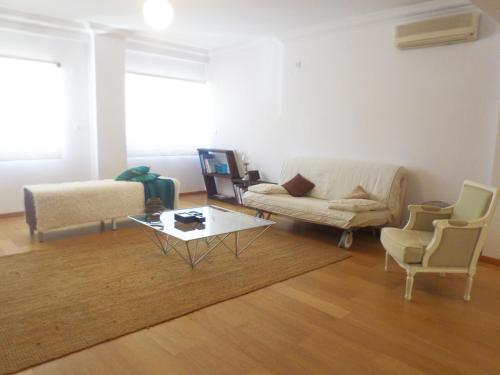  33 José Farinha, Unterkunft in Lissabon