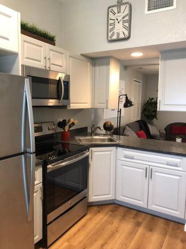 Downtown Dunedin! 2 bedroom 2 bath NO PETS in Dunedin, USA