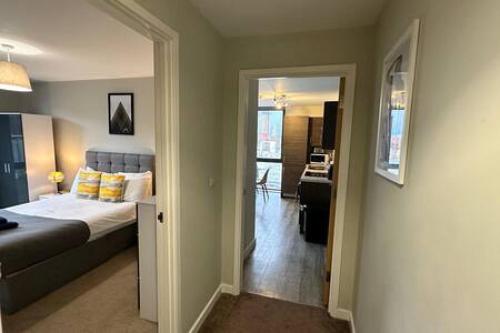 Large 1 Bed MCR Apartment and Huge Terrace Sleeps 4, Manchester (photo 10)