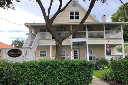 Overlooking Downtown Dunedin Two Bedroom apartment NO KIDS, NO PETS thumb 2