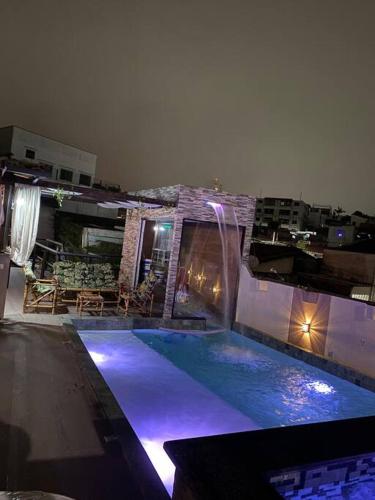 Alugo espaço com piscina + Jacuzzi!