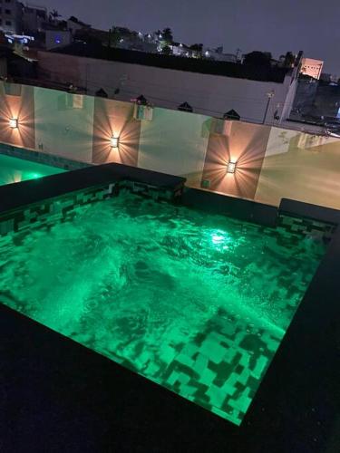 Alugo espaço com piscina + Jacuzzi!