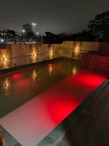 Alugo espaço com piscina + Jacuzzi!