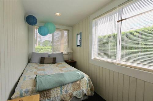Apartment 4bd,1st floor, waterview, walk to Beach in Middletown, USA