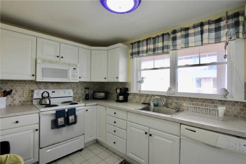 Apartment 4bd,1st floor, waterview, walk to Beach in Middletown, USA