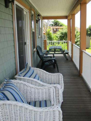 Apartment 4bd,1st floor, waterview, walk to Beach in Middletown, USA